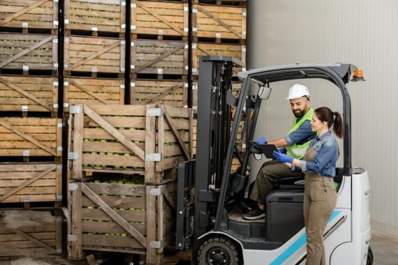 logistics-storage-and-delivery-warehouse-loading-management